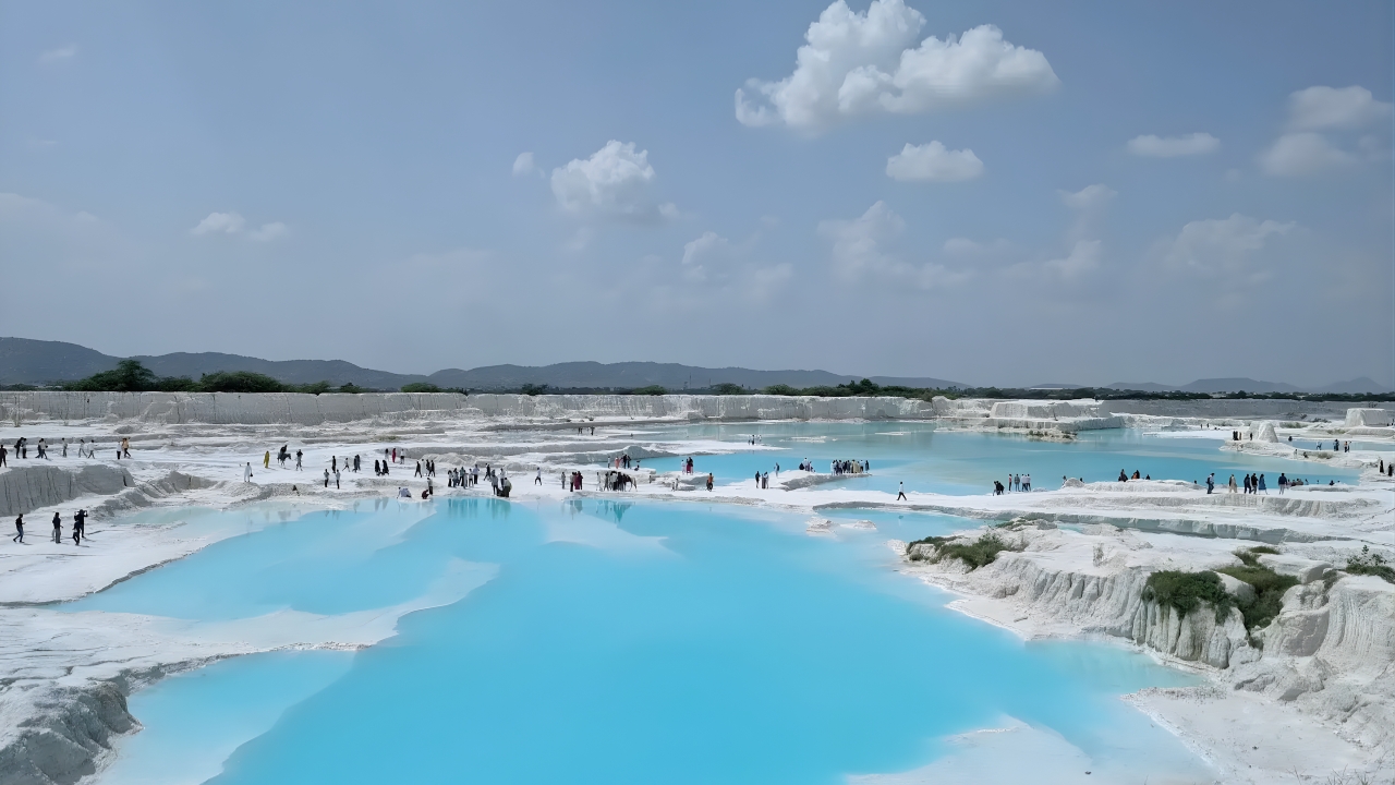 Lifestyle exhibition crowd